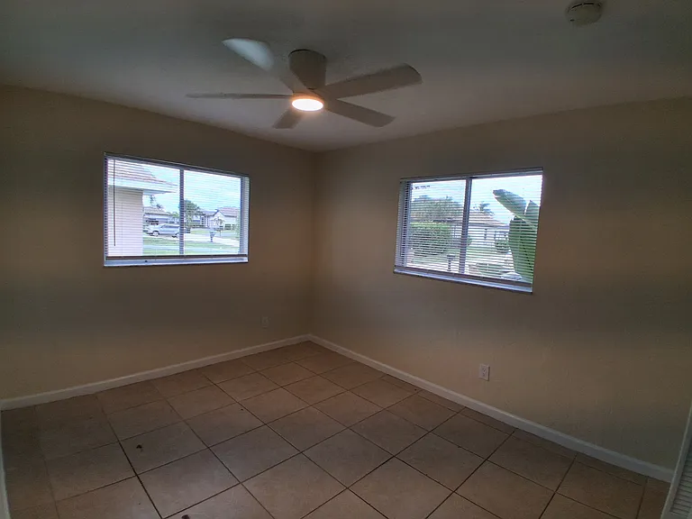 913 SE 14th Ter #915 — Photo 13