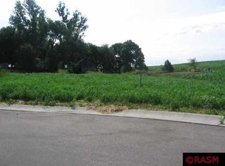 108 Larkspur Ct, Mankato, MN 56001