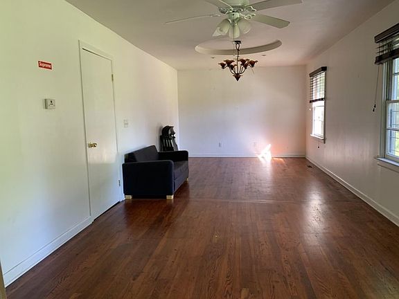 3rd image of 144 Woodland Ct