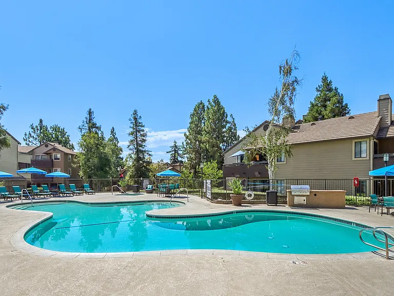 Creekside Alta Loma — Photo 12