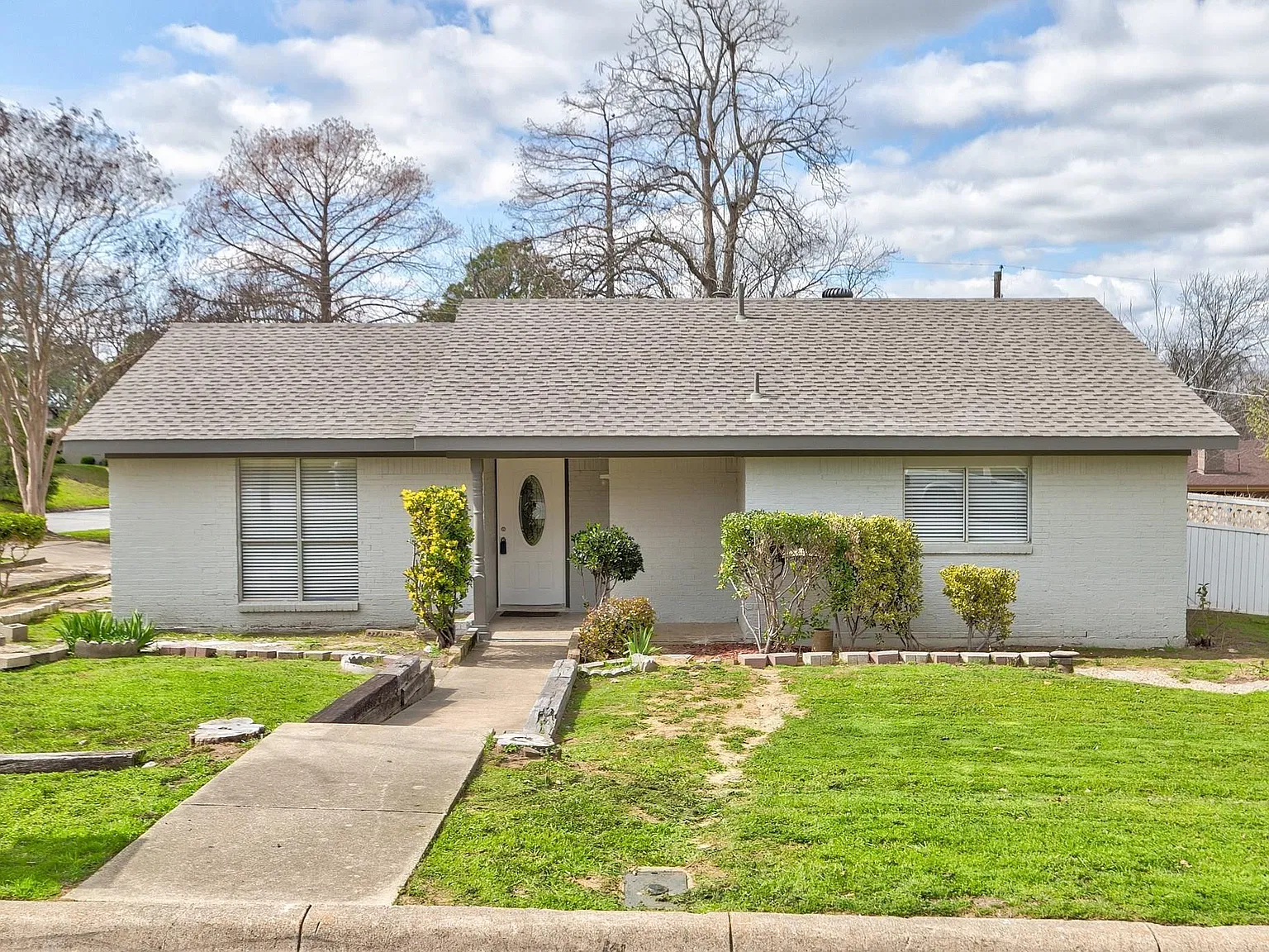 3 bed, 1536 sqft, $1,900 — Photo 1