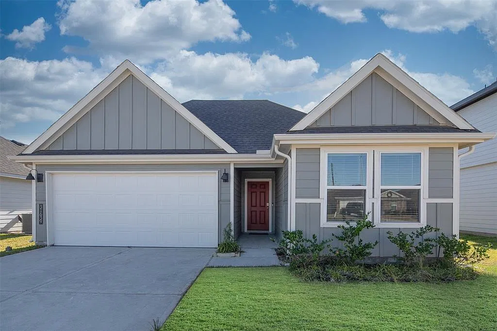 3 bed, 2.0 bath, 1818 sqft, $2,100 — Photo 1