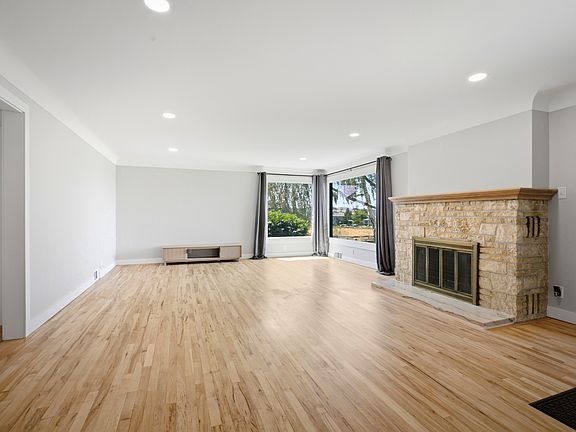 5th image of 908 Scoon Rd