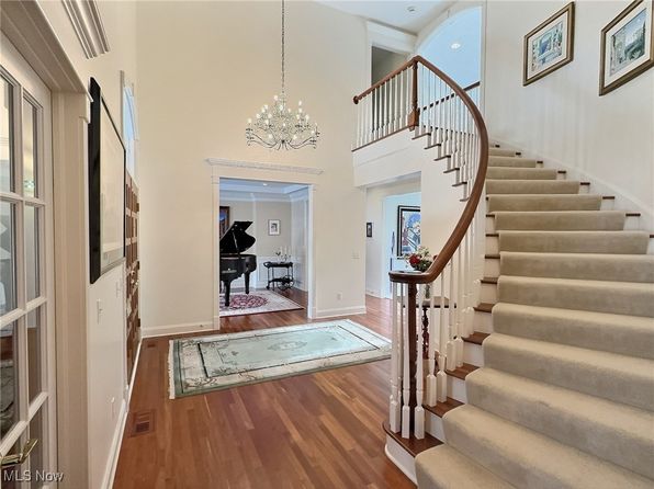 4 Hanna Ct, Cleveland, OH 44108