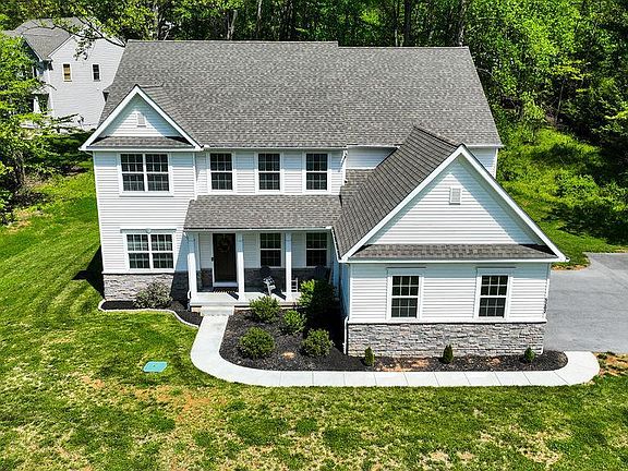 3rd image of 5202 Mountainview Dr