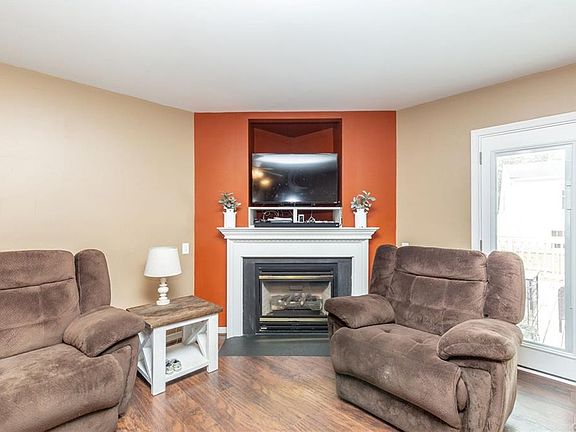 3rd image of 7455 Hartpine Ct