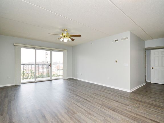 4th image of 7400 N Lincoln Ave #408