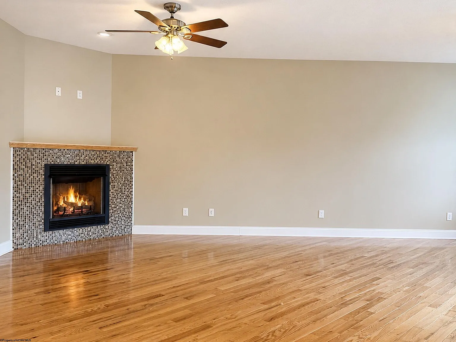 4 bed, 3.5 bath, $2,300 — Photo 4