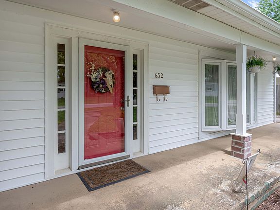 5th image of 652 Blade Ave