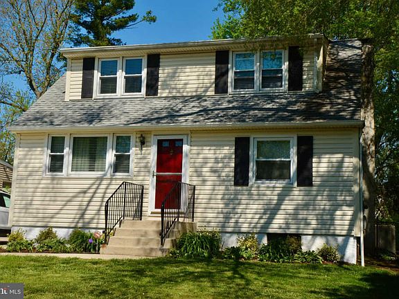 5th image of 622 Longwood Ave