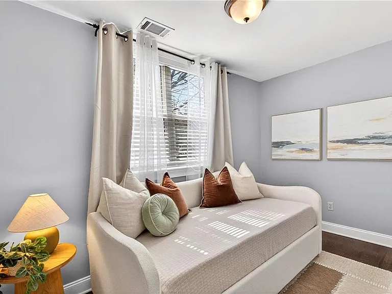 217 Westminster Dr NE — Photo 35