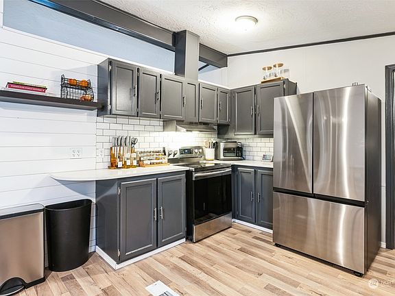 5th image of 109 4th Avenue S
