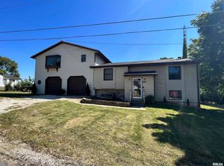 520 E Blackburn St, Riverton, IL 62561