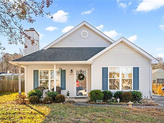 2nd image of 809 Banner Oak Ct