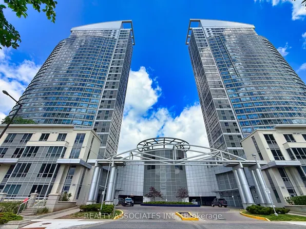 36 Lee Centre Dr #2501, Toronto, ON M1H 3K2
