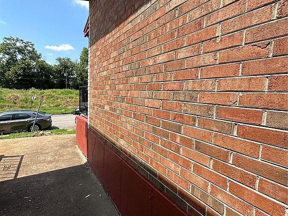 4th image of 5555 Labadie Ave