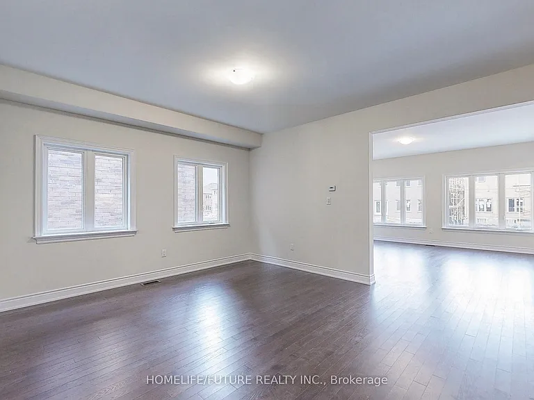 227 Heritage St — Photo 4