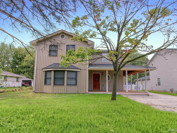 22256 Monterey Dr, Woodhaven, MI 48183