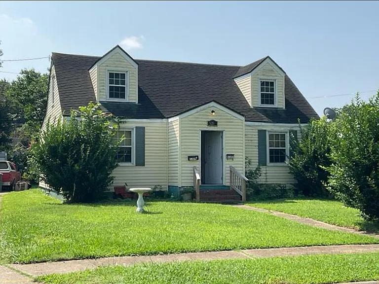 5209 Poston Ln #B — Photo 1