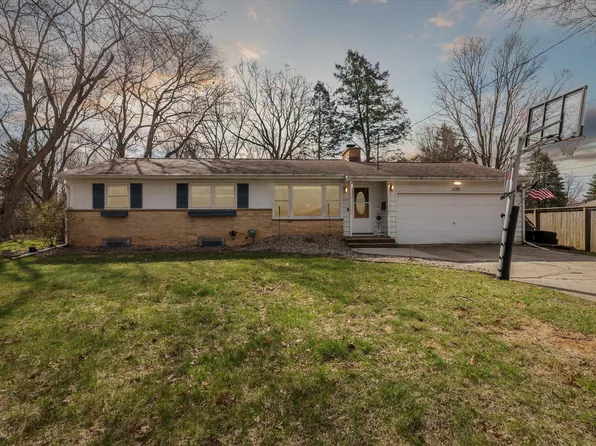 1129 Berkshire Dr, Kalamazoo, MI 49006