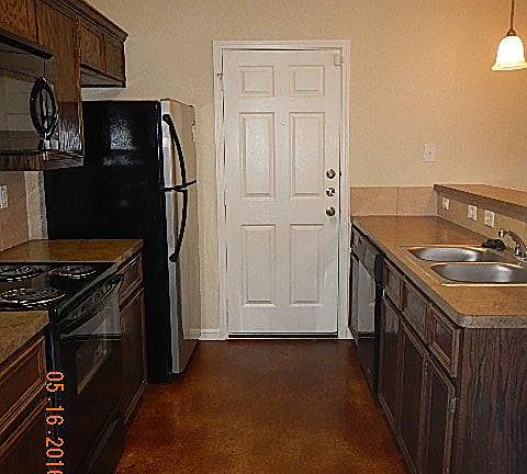 5th image of 941 Pinewood Dr
