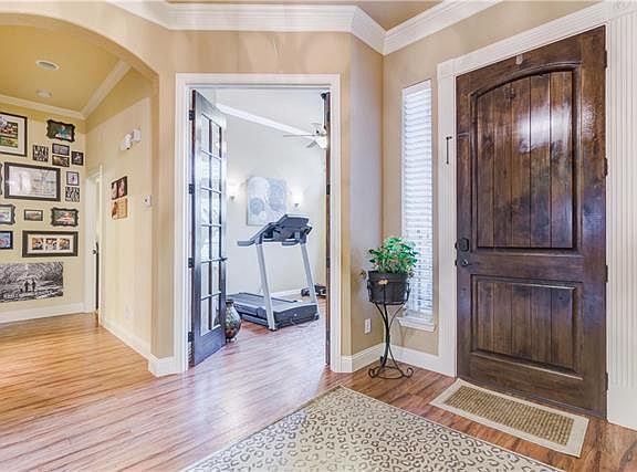 3rd image of 613 Donna Cir