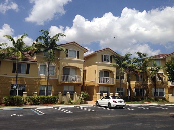 3rd image of 8814 W Flagler St APT 215