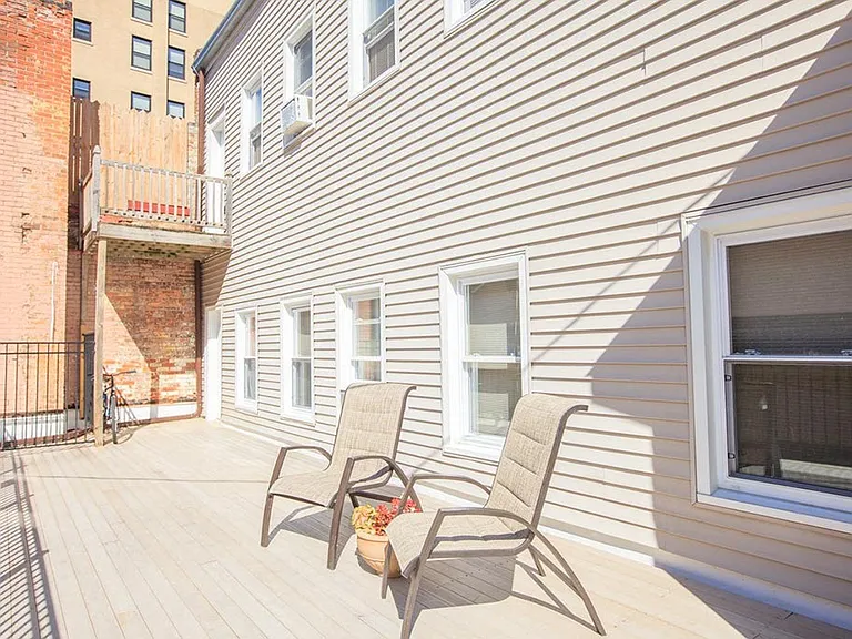 319 N Burdick St — Photo 4