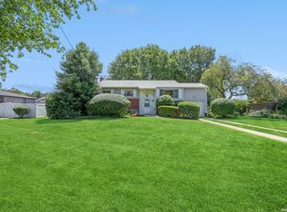 11 Penfield Dr, East Northport, NY 11731