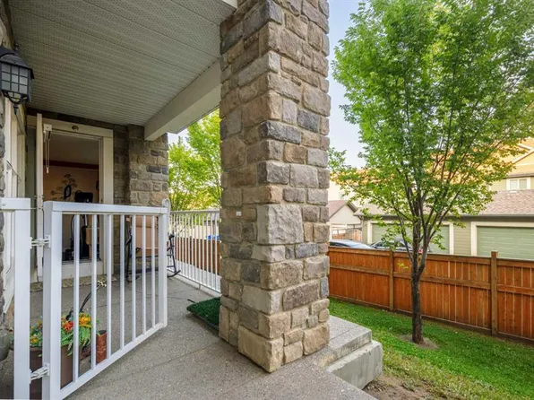 11 NW Mahogany Row SE #2105, Calgary, AB T3M 2L6