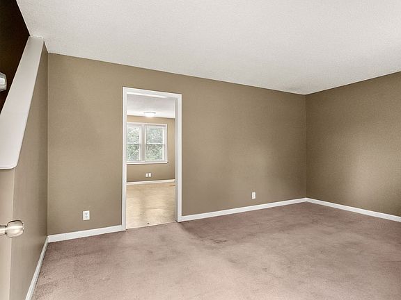 2nd image of 219 Taft Dr Unit 3