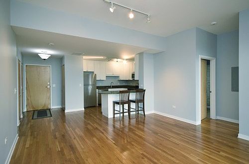 5th image of 1935 S Archer Ave APT 516