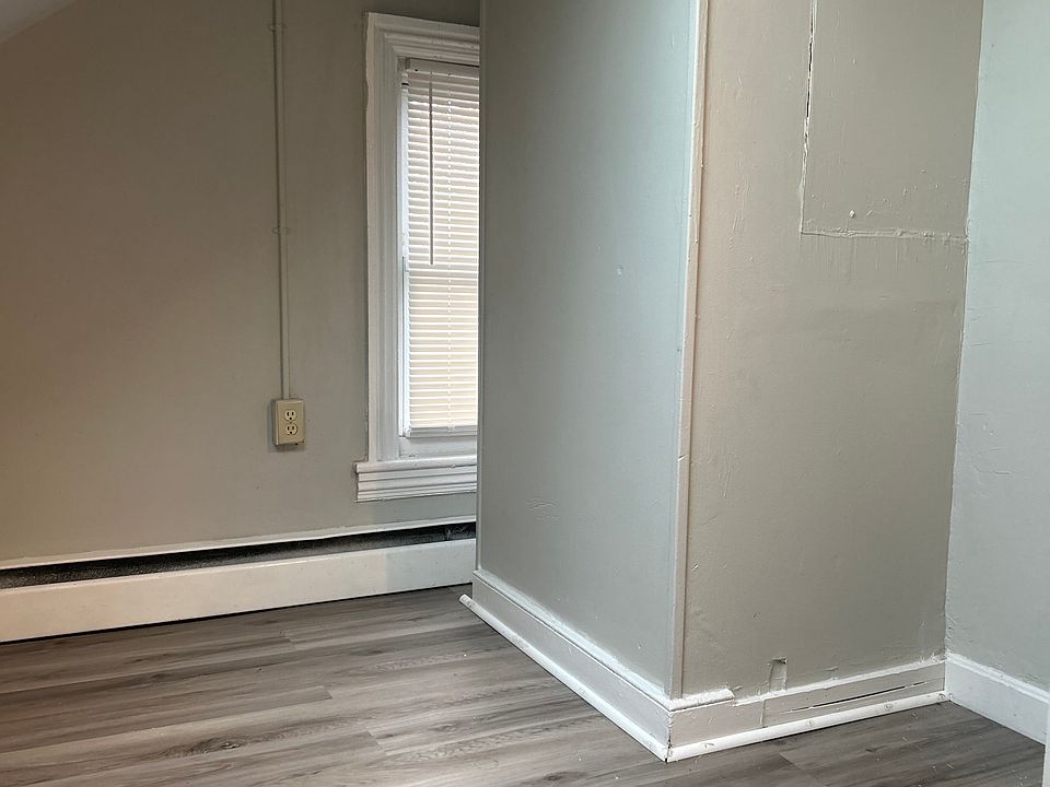 2nd image of 586 Smith St Floor 3