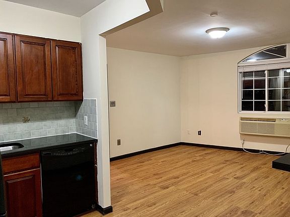 3rd image of 2716 12th St #5C
