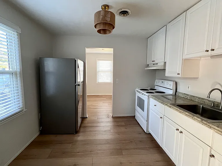 555 E Mahan Ave — Photo 7