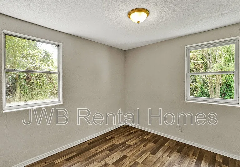 1288 W 28th St — Photo 16