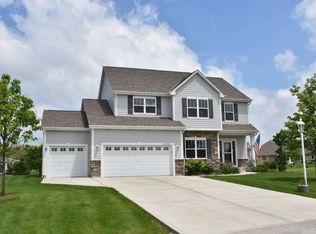 W349N5816 Cricket Ct, Oconomowoc, WI