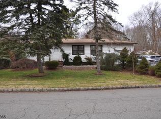 149 Big Piece Rd, Fairfield, NJ 07004