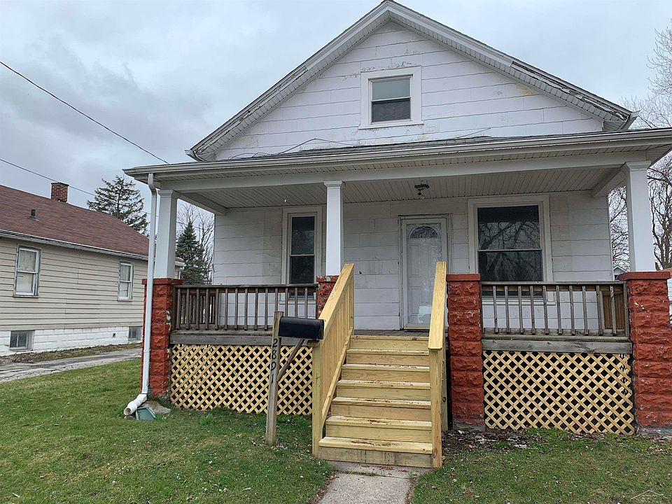 1st image of 2891 N Michigan Ave