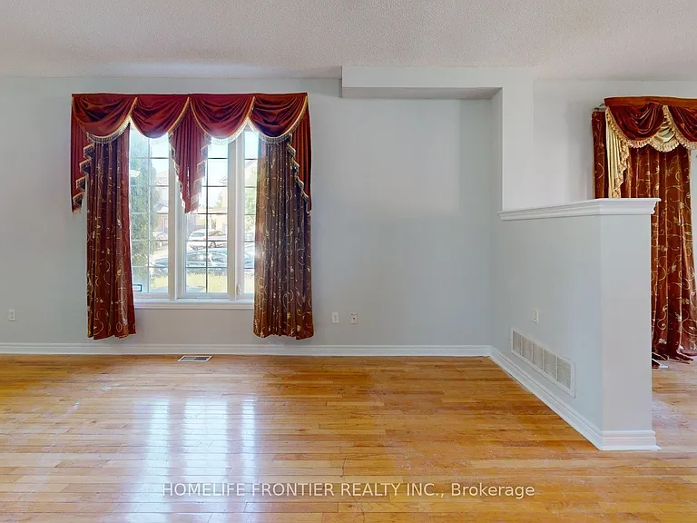 25 Rocky Point Cres — Photo 5