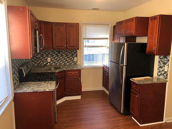 3rd image of 170 Pomona Ave Floor 2