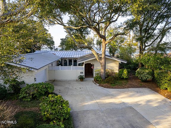 2nd image of 226 Oakleaf Drive