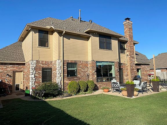 2nd image of 2525 Ashe Wood Dr