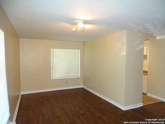 3rd image of 633 Morningview Dr