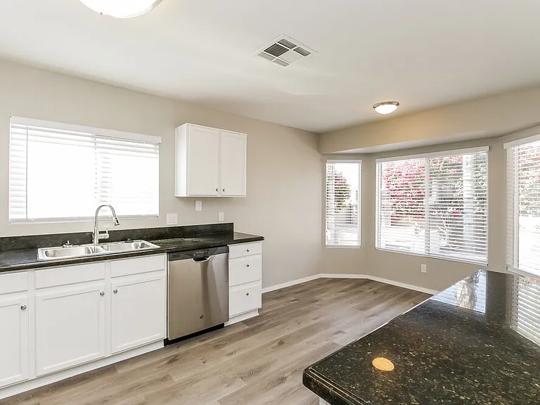 1194 S Anvil Pl — Photo 8
