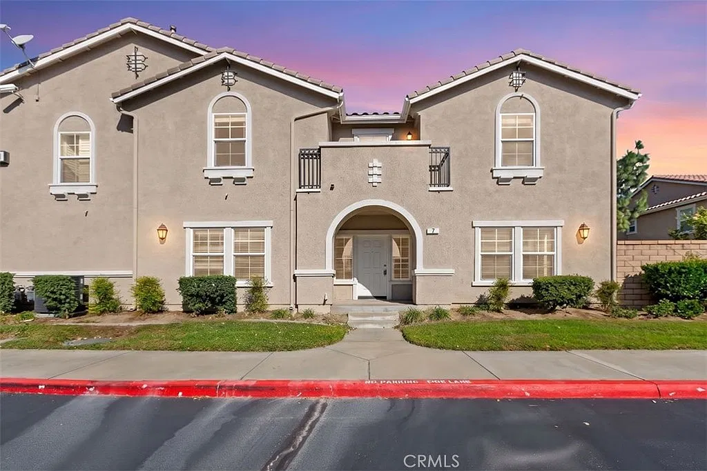 3 bed, 2.5 bath, 1964 sqft, $3,300 — Photo 1