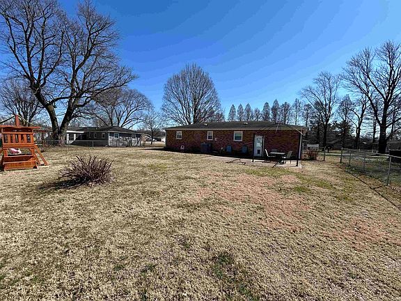 3rd image of 206 Eastgate Dr
