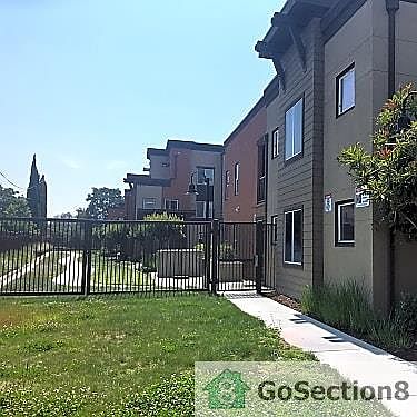 2nd image of 1346 E San Antonio St