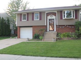 302 Evans Ct, Streamwood, IL