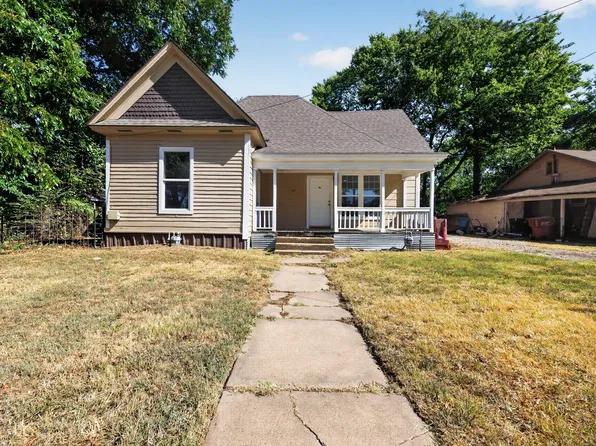 514 W 6th St, Bonham, TX 75418
